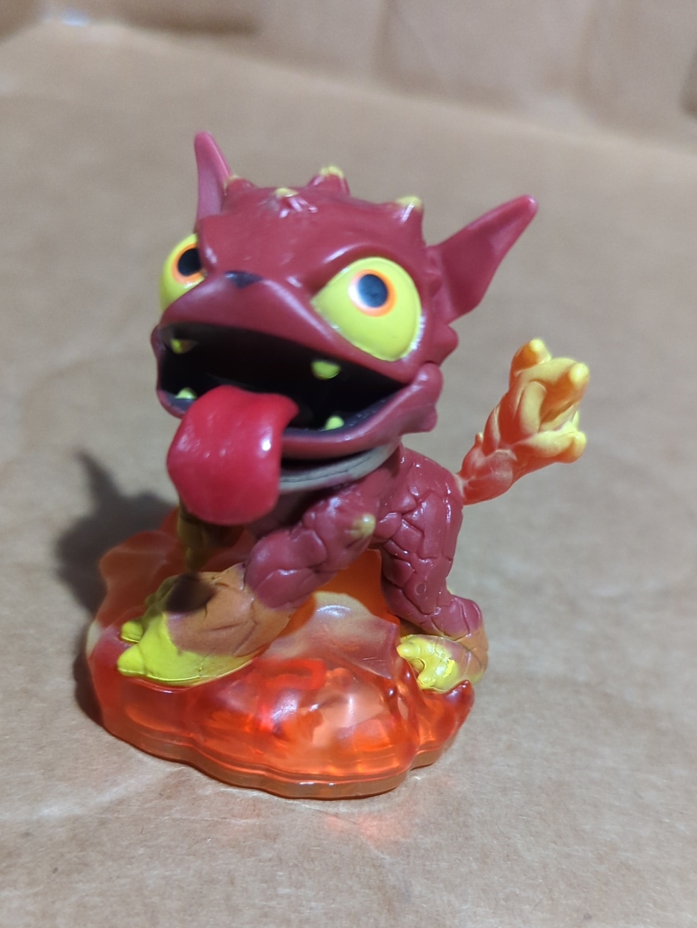 Skylanders Giants Hot Dog figure